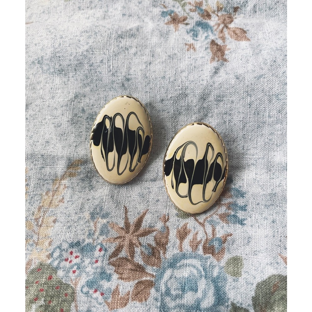 Vintage Cream & Black Swirl Oval Pierced Earrings